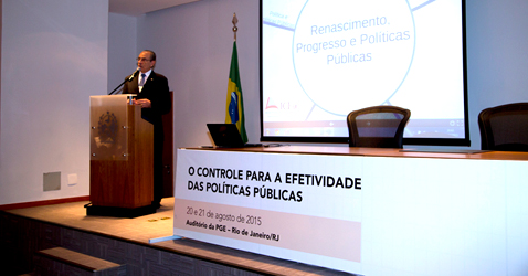 Presidente Sebastião Helvecio fala em Fórum Brasileiro de Controle da Administração Pública (foto: Fórum Editora)